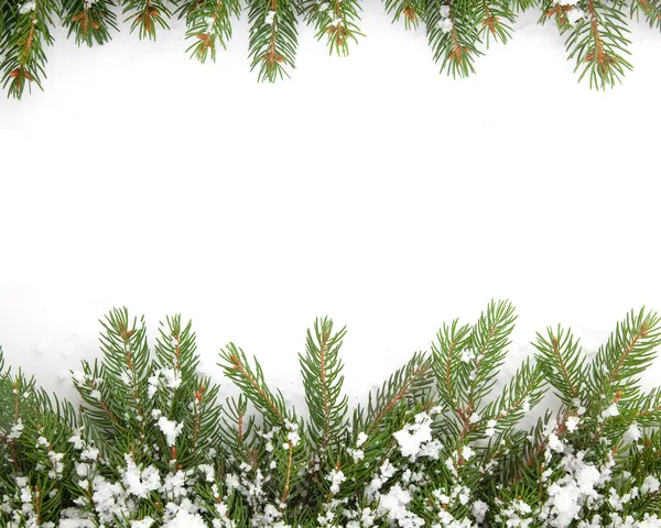 Cornice natalizia con neve isolata su sfondo bianco — Foto Stock