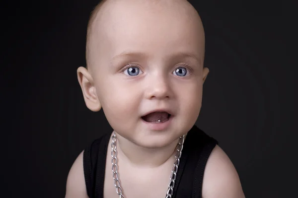 Mörka porträtt av vackra pojke — Stockfoto