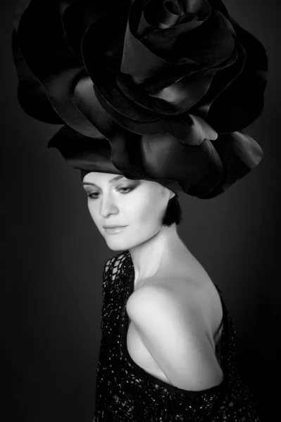Дівчина в темних трояндах костюм — стокове фото