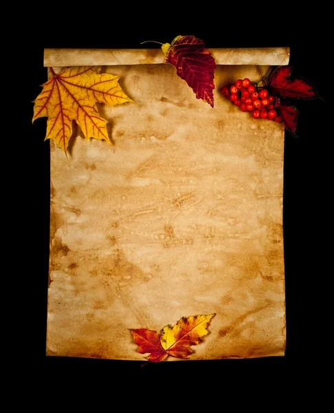 Carta vecchia con foglie autunnali, nota autunnale — Foto Stock