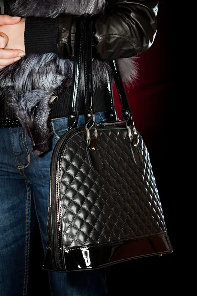 Ženská ruka s kabelka — Stock fotografie