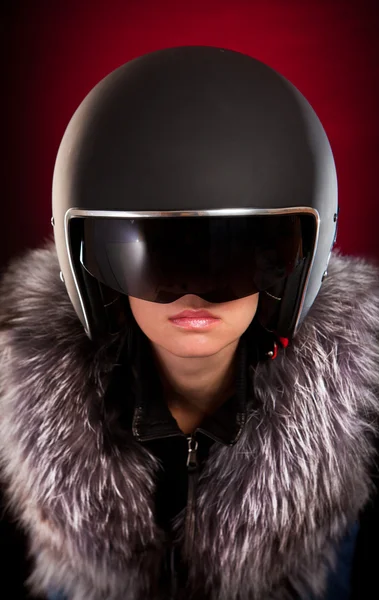 헬멧에 英 모터 사이클 소녀 — 스톡 사진