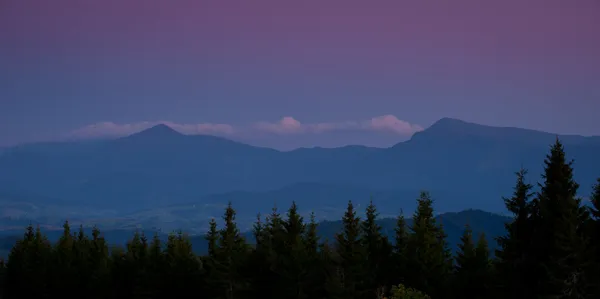 Вечер Горы Говерлы и Петроса — стоковое фото