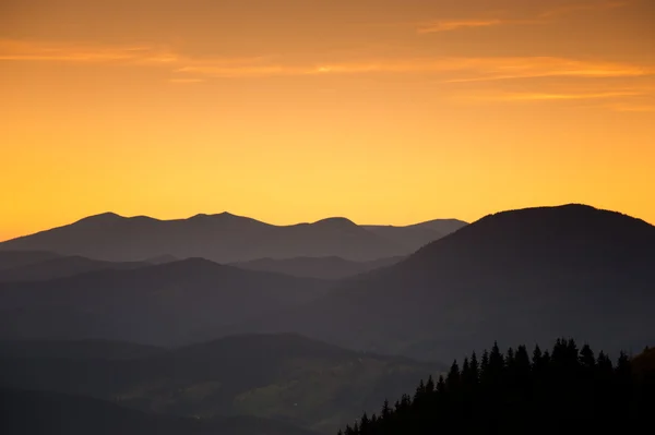 Puesta de sol en las montañas —  Fotos de Stock