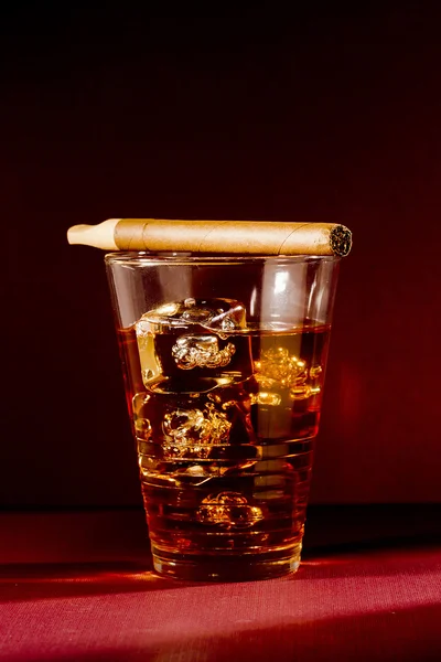 葉巻とウイスキー — ストック写真