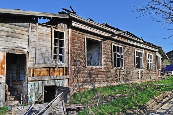 Old ditinggalkan barak kayu — Stok Foto