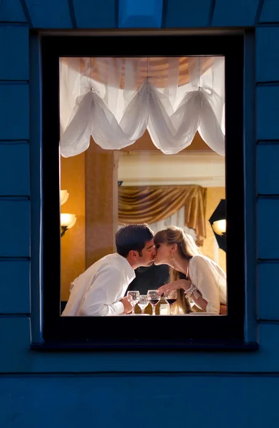 Casal no restaurante — Fotografia de Stock