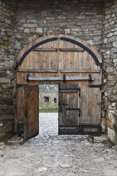 Antiguas puertas de fortaleza —  Fotos de Stock