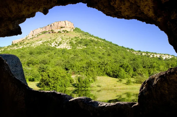 Mağara konutlar pencereden görüntüleme — Stok fotoğraf
