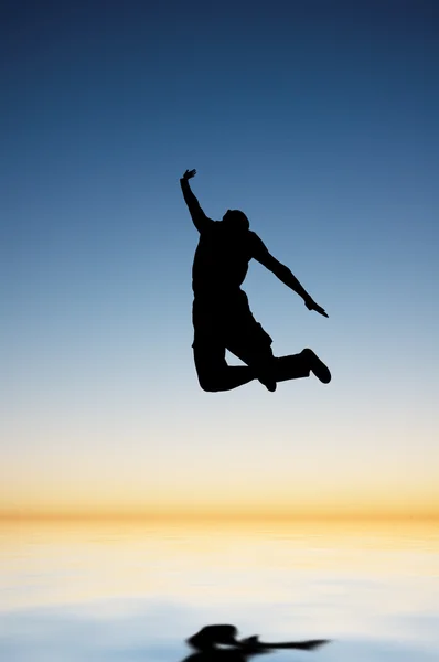 Jumping jovem — Fotografia de Stock