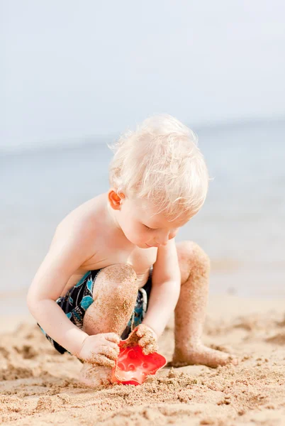 Niño en una playa —  Fotos de Stock