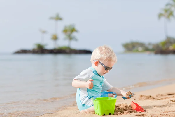 Toddler at a beach — Stock Photo, Image