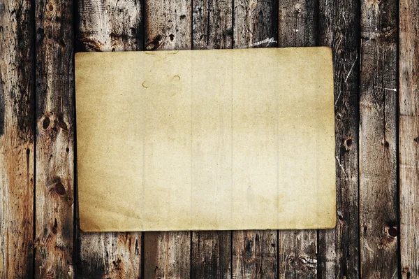 Бумага на старой текстуре дерева — стоковое фото