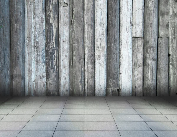 Alter Raum mit Holzwand und Fliesenboden — Stockfoto