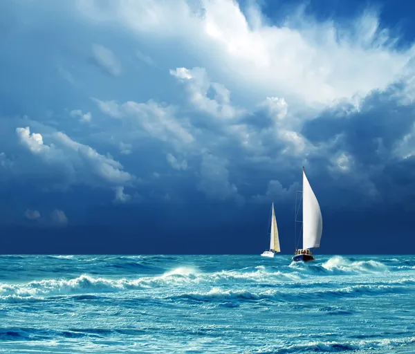 Tonnerre, tempête, yachts — Photo