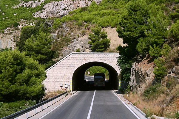 크로아티아의에 산 터널은 — 스톡 사진