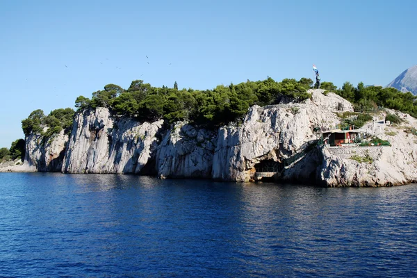 Kamenný ostrov poblíž makarska, Chorvatsko — Stock fotografie