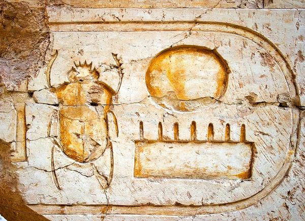 Wand mit Hieroglyphen — Stockfoto