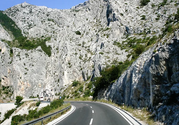 Estrada de montanha na Croácia — Fotografia de Stock