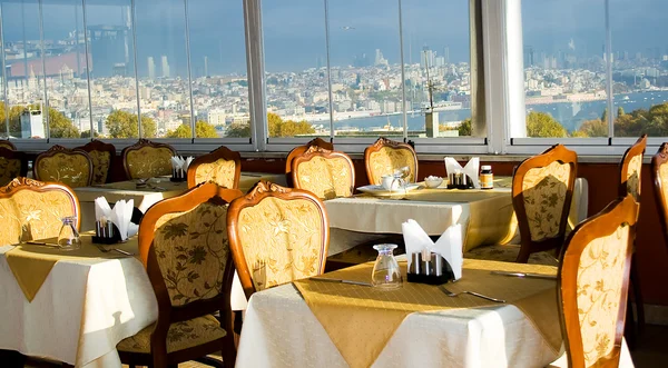 Ресторан с видом на Стамбул — стоковое фото