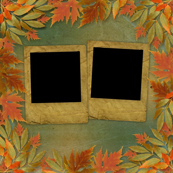 Hojas de otoño brillantes en abstracto con marco de papel — Foto de Stock
