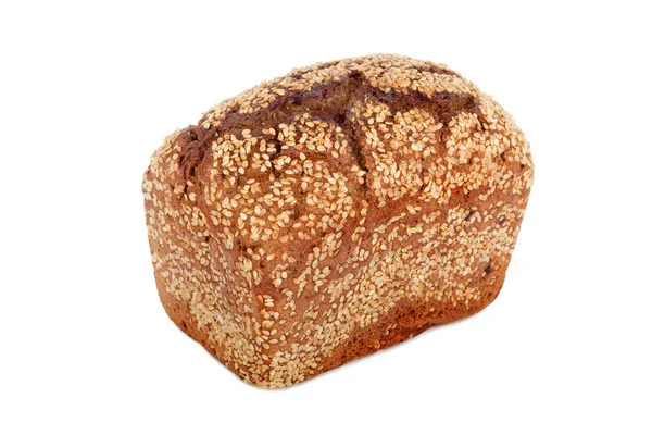 Upieczony chleb żytni z siemienia lnianego na na białym tle — Zdjęcie stockowe