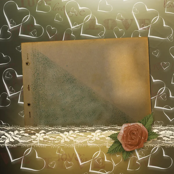 Карточка для поздравления или приглашение с красной розой и сердечками — стоковое фото