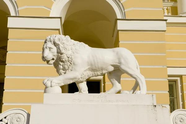 圣彼得斯堡的狮子 — 图库照片