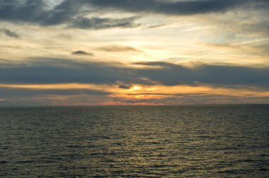 Baltık Denizi üzerinden günbatımı