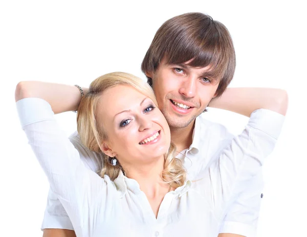 Porträtt av en vacker ung lyckligt leende par - isolerade — Stockfoto