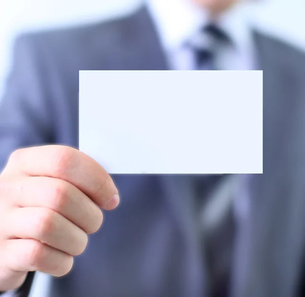 Cartonaș de hârtie în mână om izolat pe fundal alb — Fotografie, imagine de stoc