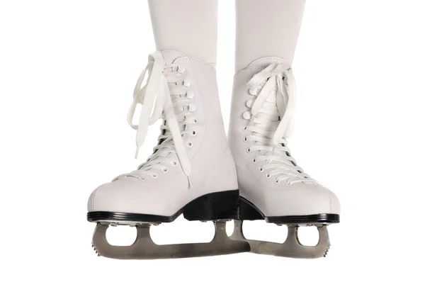 De benen van de vrouw in witte ijs-of rolschaatsen — Stockfoto