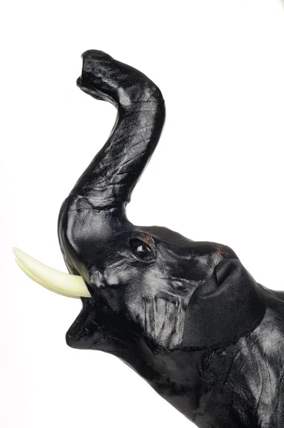 Kopf der schwarzen Elefantenfigur aus Leder — Stockfoto