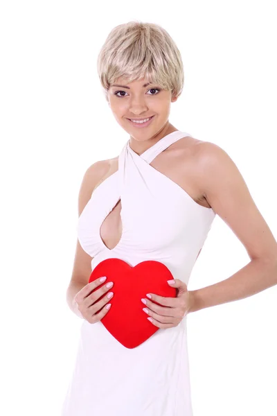 Kırmızı bir kalp tutan kadın — Stok fotoğraf