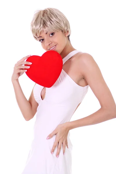 Mulher segurando um coração vermelho — Fotografia de Stock