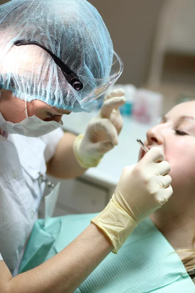Doctor during teeth Dental medical treatment — Stock Photo, Image