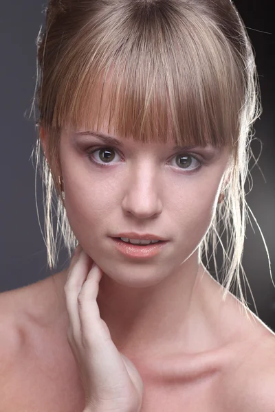 Porträtt av vacker flicka — Stockfoto