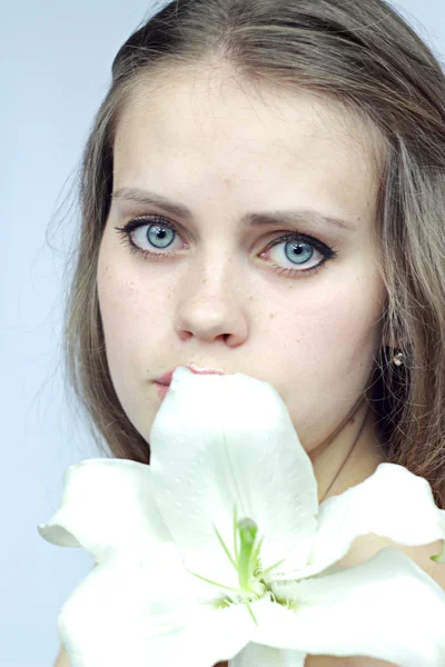 Girl with a flower — Stock Photo, Image
