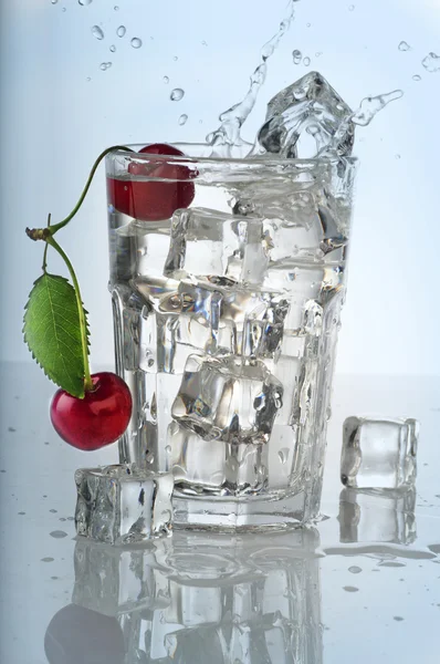 Splashing water in glass — Stock Photo, Image
