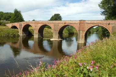 herefordshire, İngiltere'de wye river bredwardine köprüden.