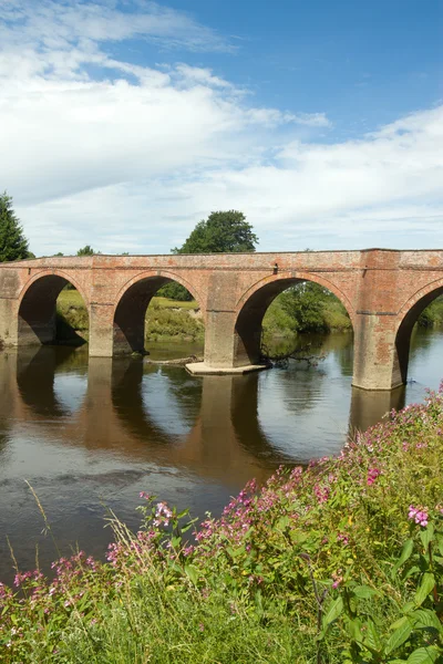 Il ponte di Bredwardine sul fiume Wye nell'Herefordshire, Inghilterra . — Foto Stock