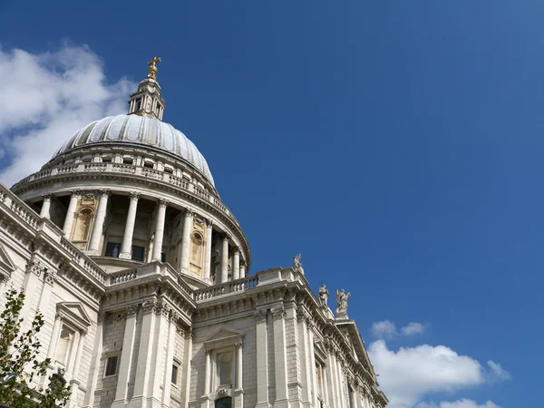 Κοντινό πλάνο του καθεδρικού ναού του Αγίου Παύλου στο Λονδίνο, Ηνωμένο Βασίλειο. — Φωτογραφία Αρχείου