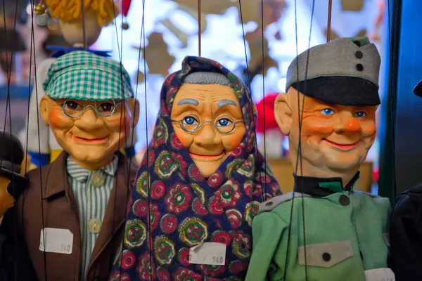 Marionnettes exposées dans la boutique — Photo