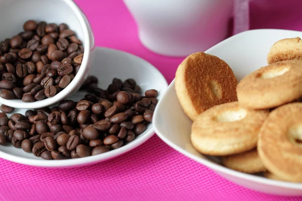 Kekse und Getreidekaffee — Stockfoto