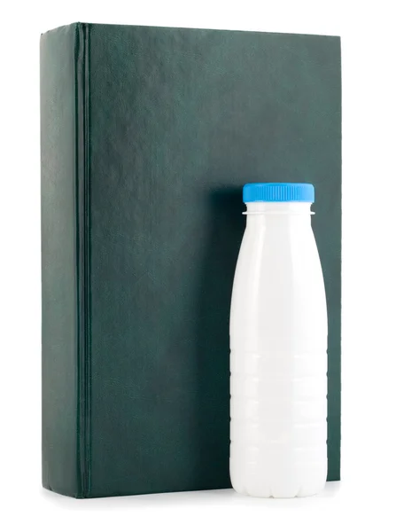 Boek melk fleskitap süt şişesi — Stockfoto