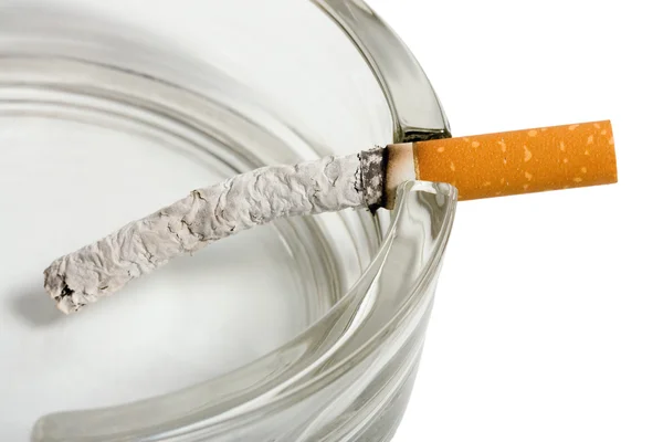 Kül tablası ve Sigara — Stok fotoğraf