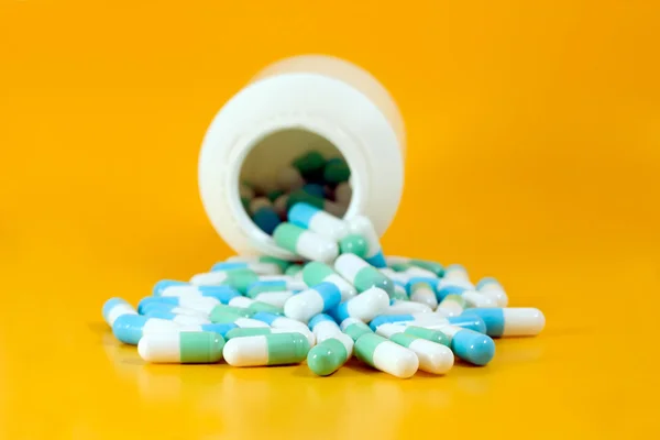 Pill spilling — Stock Photo, Image