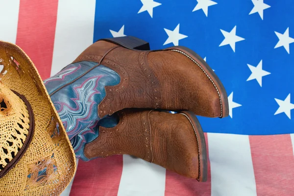 Cowboy csizmát és szalmakalap — Stock Fotó
