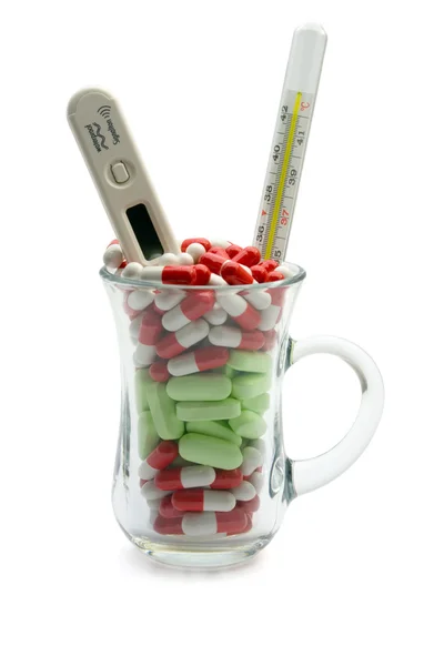 Üveg teljes vitamin és két hőmérők — Stock Fotó