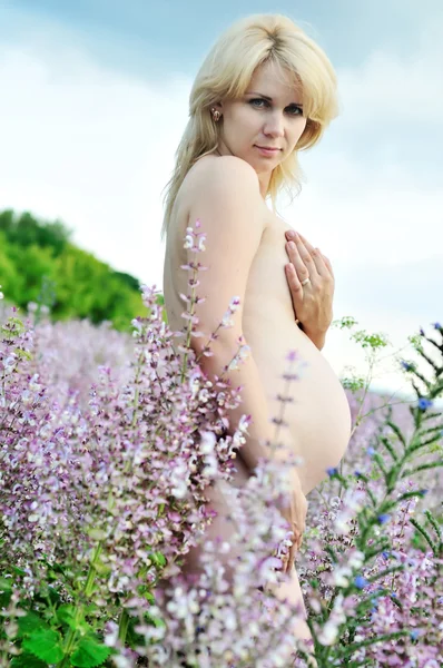 Schwangerschaft und Natur — Stockfoto